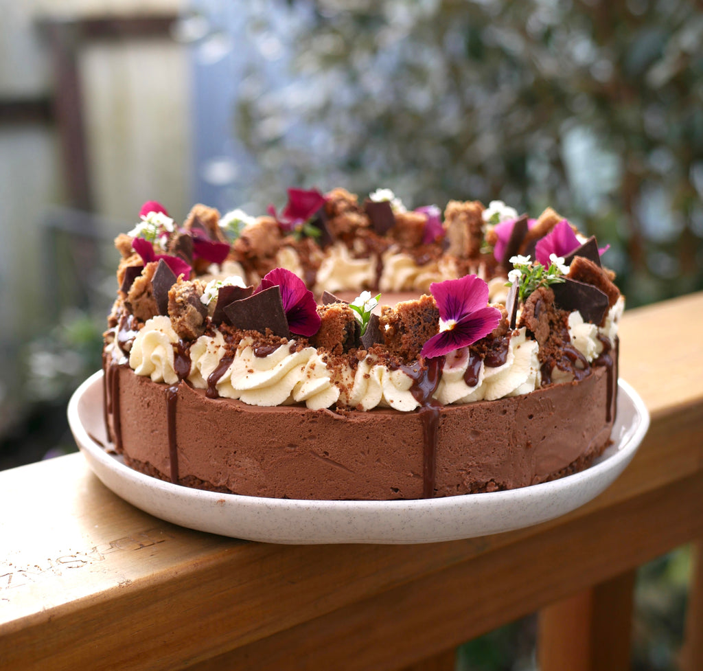 メリーソートチーキーCheeky Chocolate Cake Chocolate Cheesecake – Mint Cakery